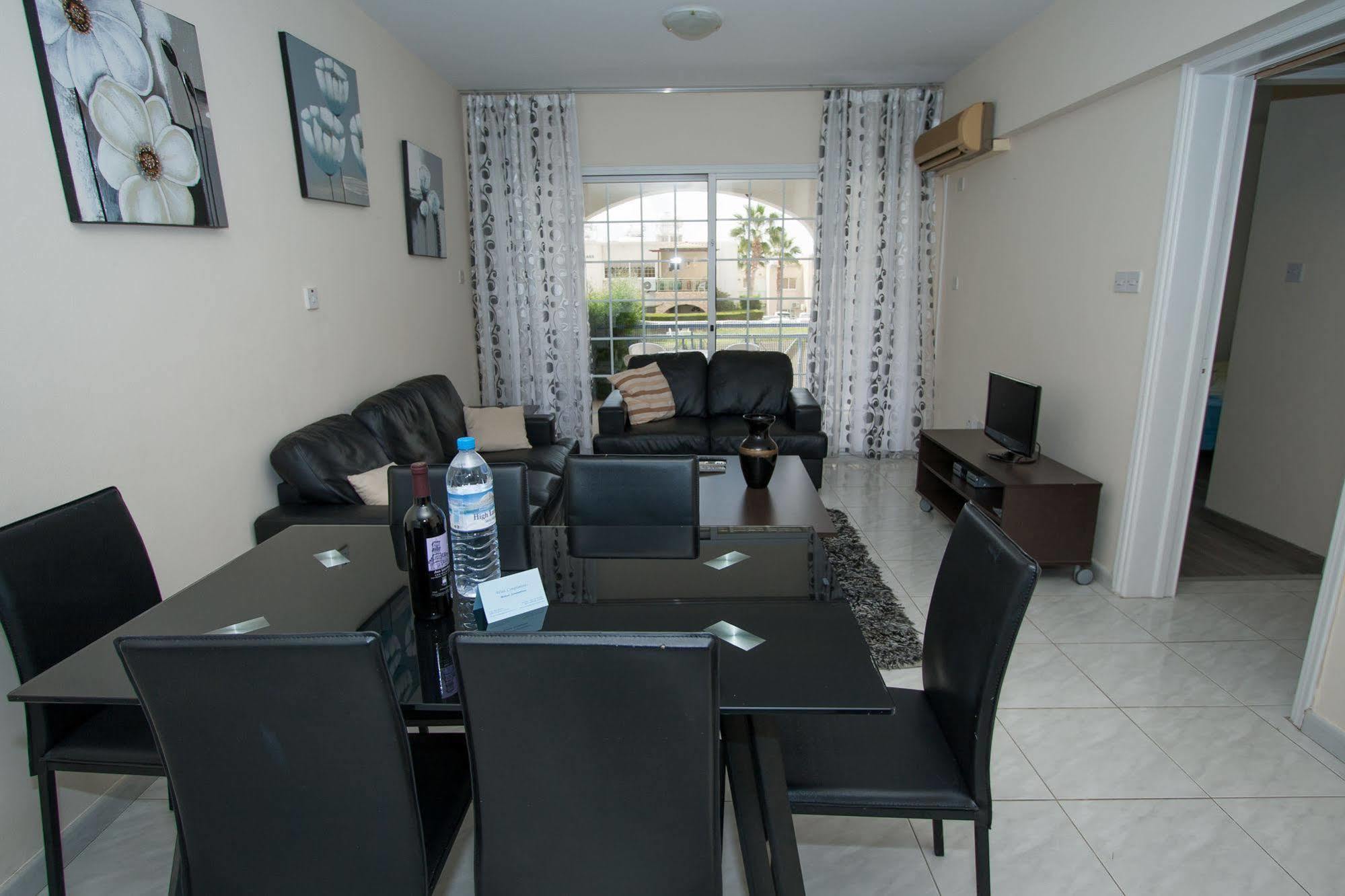 Apartmán Santa Barbara Complex Lemesos Exteriér fotografie